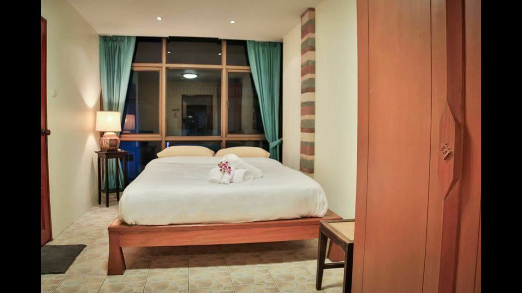 Avenue Beach Hotel Jomtien Beach Exterior photo